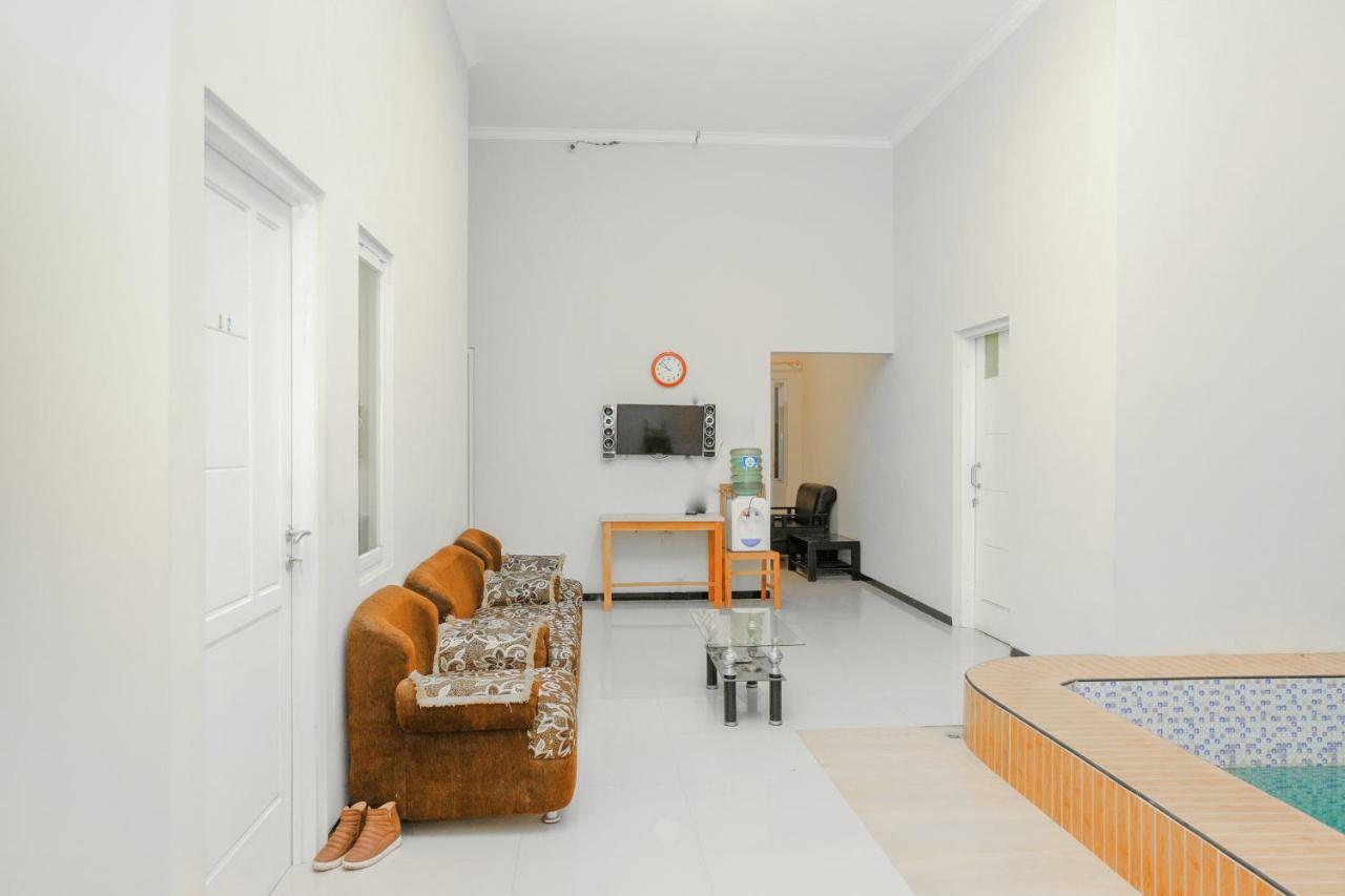 Oyo 314 Emas 23 Guest House Syariah Malang Luaran gambar