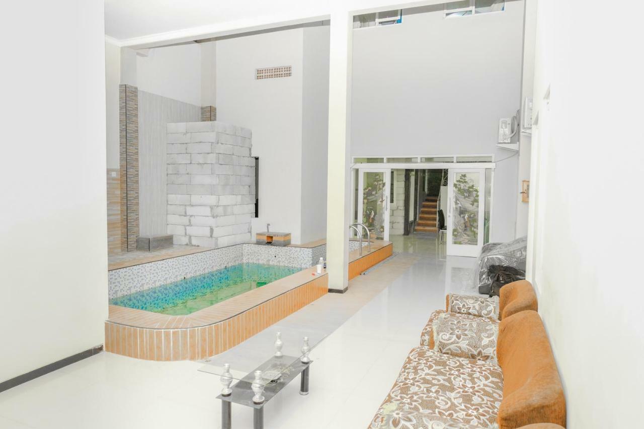 Oyo 314 Emas 23 Guest House Syariah Malang Luaran gambar